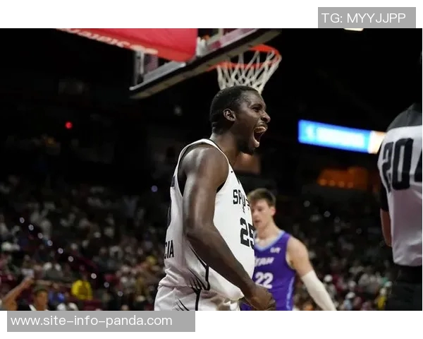 米奇约翰逊盛赞大卫琼斯加西亚适应球队表现出色无所畏惧