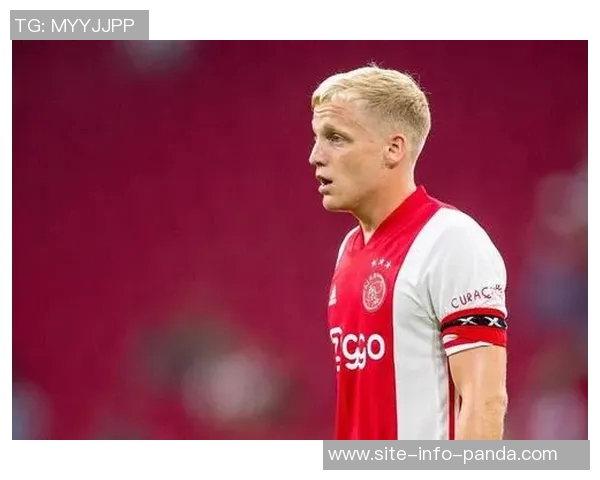 阿贾克斯俱乐部球探与引援主管凯文德朗宣布辞职引发关注