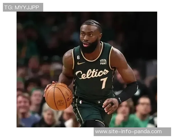 杰伦布朗首节低迷次节回暖上半场狂砍19分展现强大实力