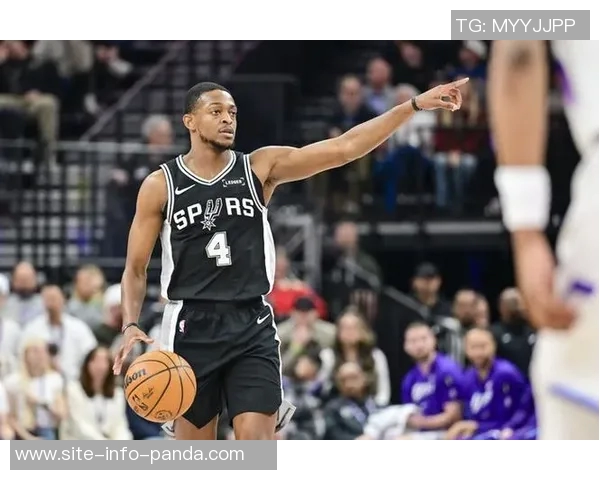 福克斯关键时刻罚球稳住胜局砍下31分5板5助尽管失误较多