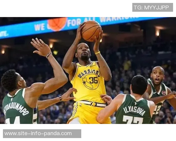 雄鹿裁掉利文斯顿腾出名额科菲即将签约正式合同