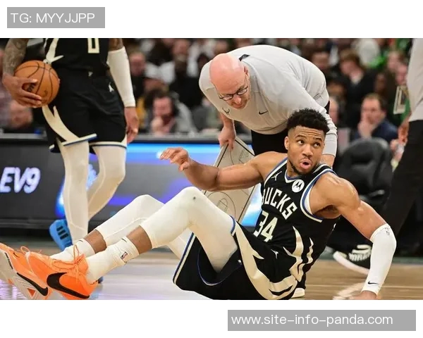 字母哥在勇士禁区如搅拌机般发威半场轻松砍下18分4板3助 字母哥在勇士禁区如搅拌机般发威半场轻松砍下18分4板3助