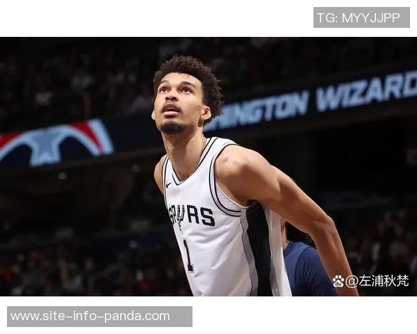 浓眉半场表现抢眼高效得分15分7篮板还命中一记三分球